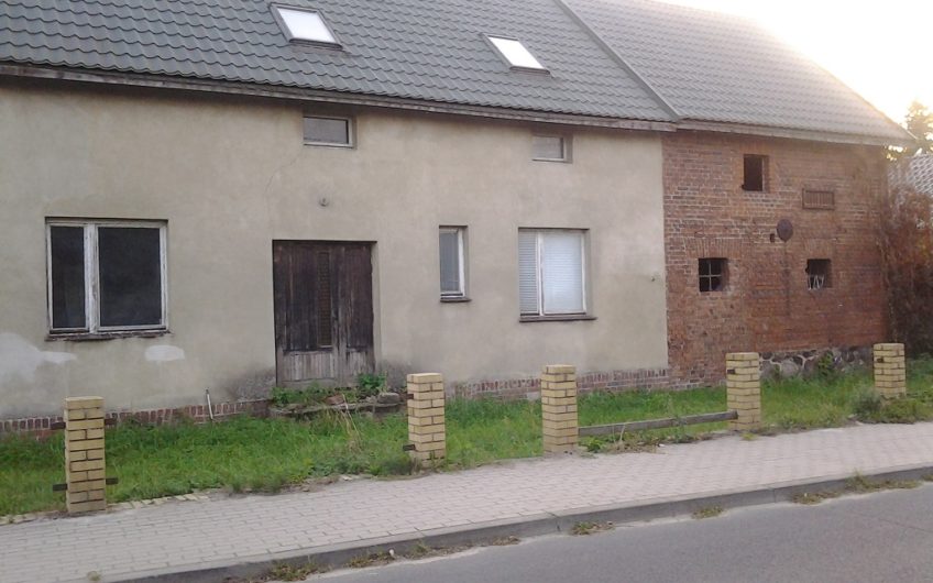 Dom z budynkiem gospodarczym – Miroszowice