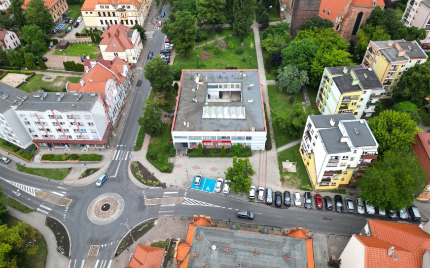 Budynek usługowy w centrum miasta