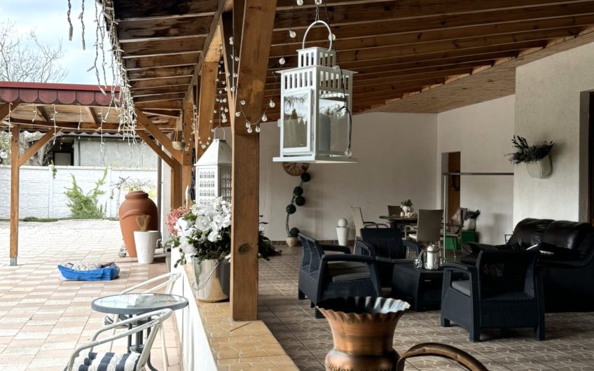 Dom pełniący funkcję gastronomiczną przy samym lesie