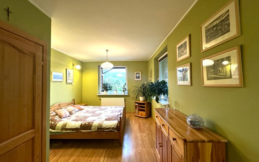 Dom ze wspaniałym ogrodem w okolicy Prochowic