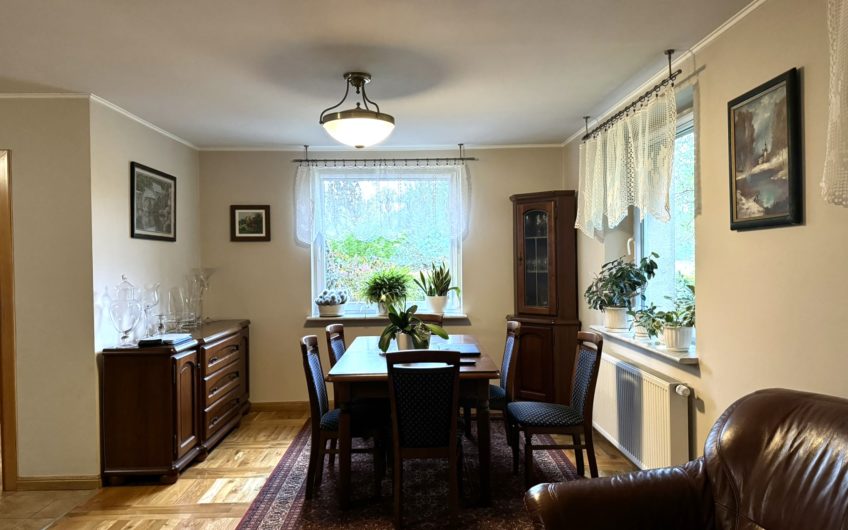 Dom ze wspaniałym ogrodem w okolicy Prochowic