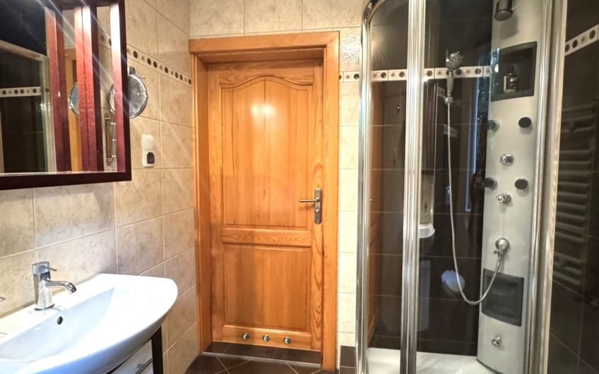 Dom ze wspaniałym ogrodem w okolicy Prochowic