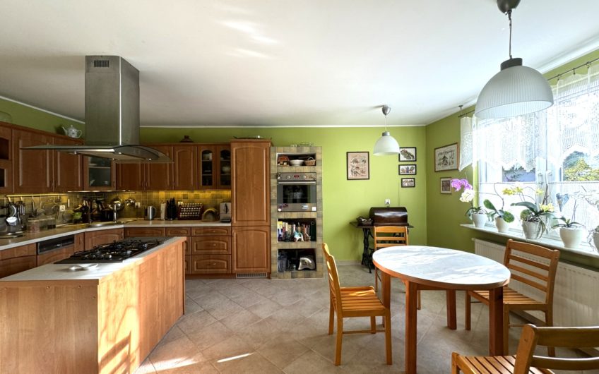 Dom ze wspaniałym ogrodem w okolicy Prochowic