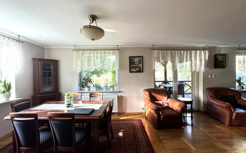 Dom ze wspaniałym ogrodem w okolicy Prochowic