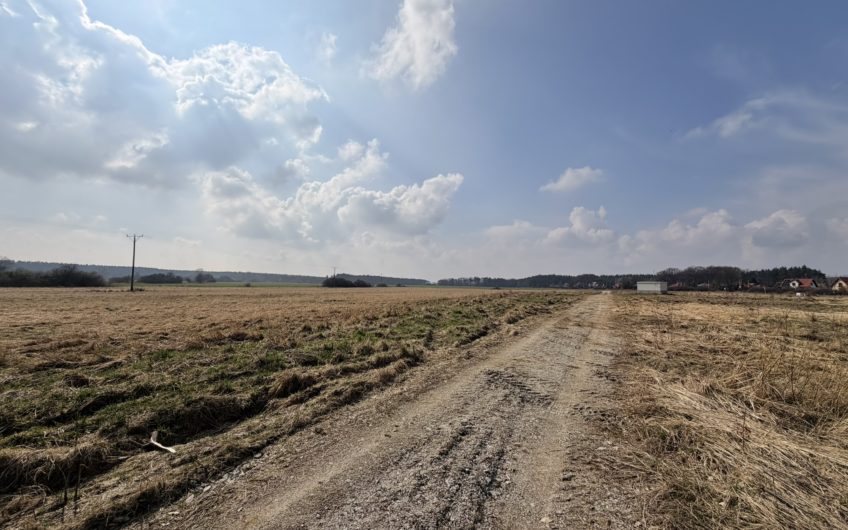 Działka w spokojnym miejscu Miłosna